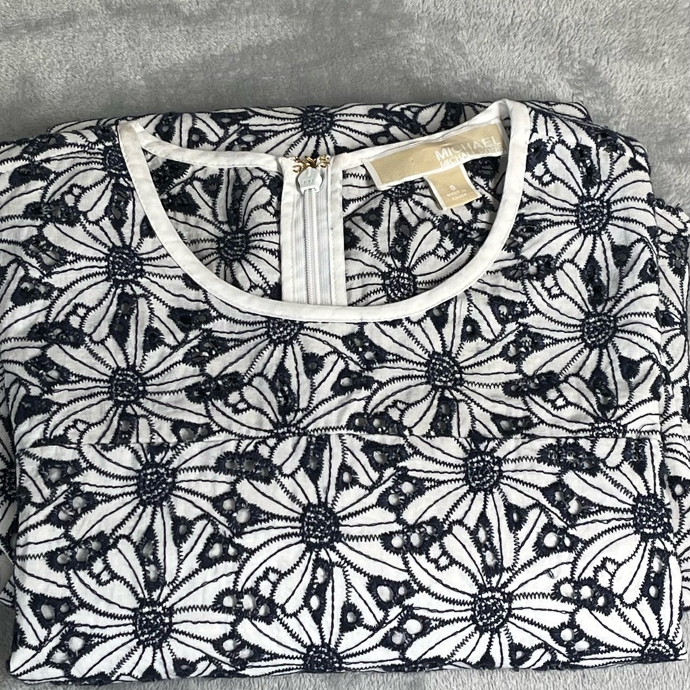 Michael Kors Womens Sz 8 Navy and White Midi Embroidered Floral Zip Up Dress. - Picture 14 of 14